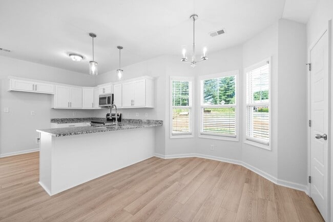 Building Photo - 2 Bedroom Condo For Rent Near Riverside Dr...