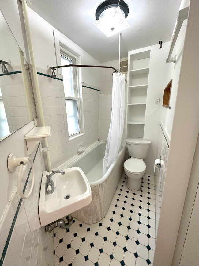 Building Photo - 30 Hall St