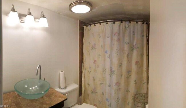 Building Photo - 545 Pier Ct