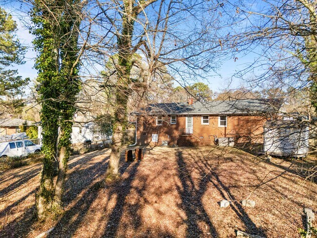 Building Photo - 2910 Kanewood Dr