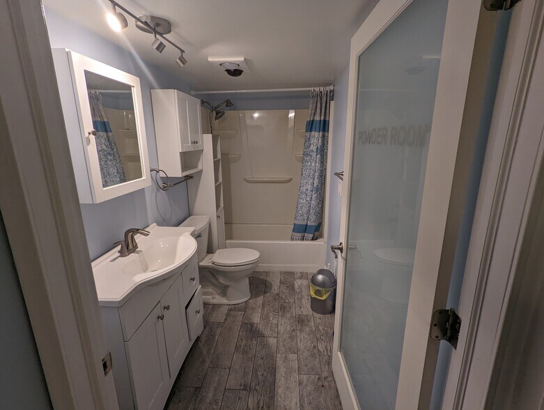 DS- Bathroom1 - 1308 Wright St