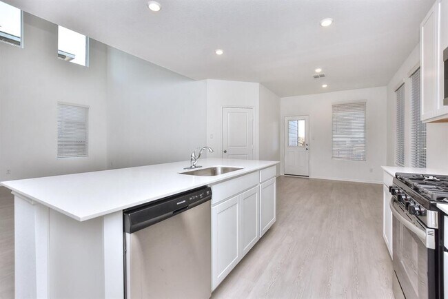 Building Photo - 18010 Cedar Waxwing Wy