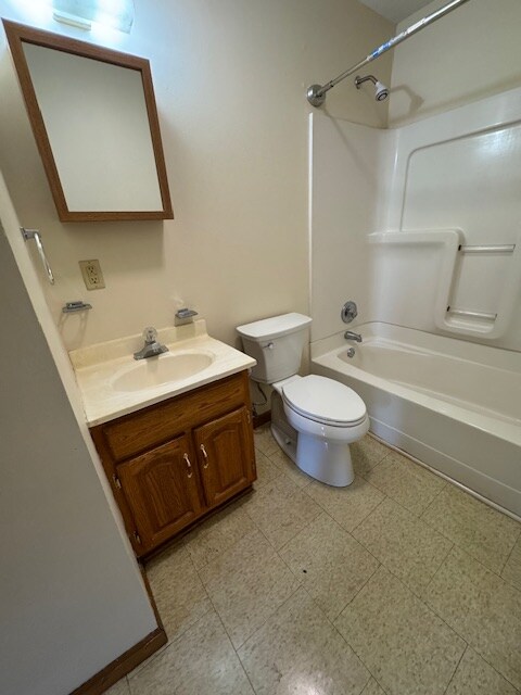 Building Photo - 705 W Washington Ave