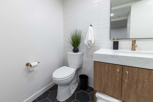 Building Photo - Modern Luxury Rental with Unobstructed Flatiron Views