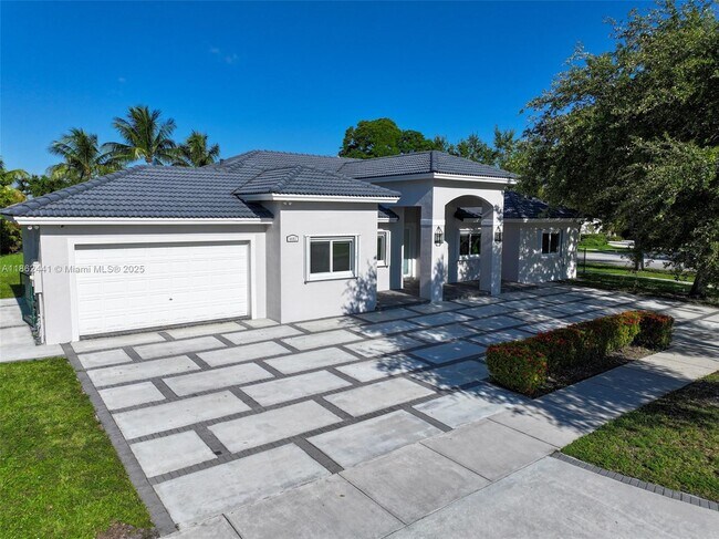 Building Photo - 6402 SW 93rd Pl