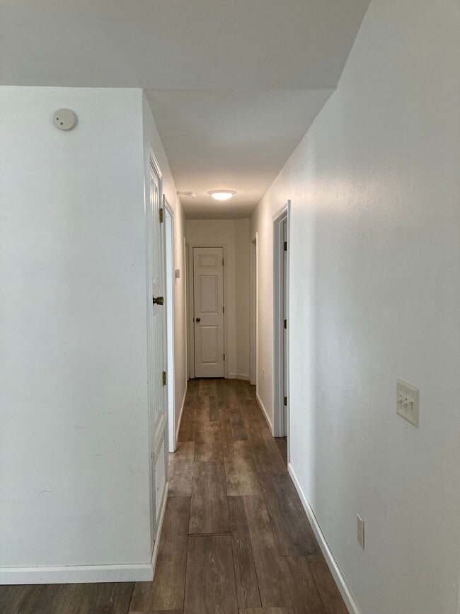 Building Photo - 7219 Pro Ln