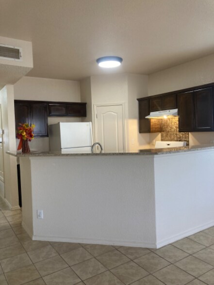 Building Photo - 5909 Cielo De Oro Pl