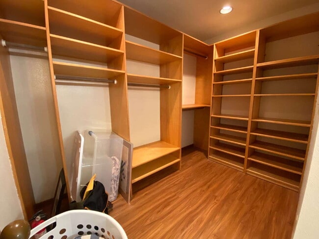 Building Photo - Breathtaking 2-Bed Condo Retreat with Spac...