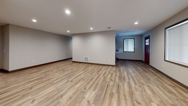 Building Photo - 882 20th Ave SE