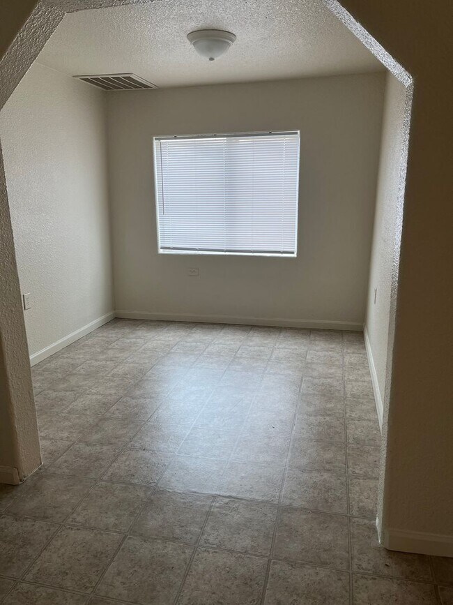 Building Photo - w7265e