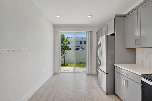 Building Photo - 133 SW 171st Ave