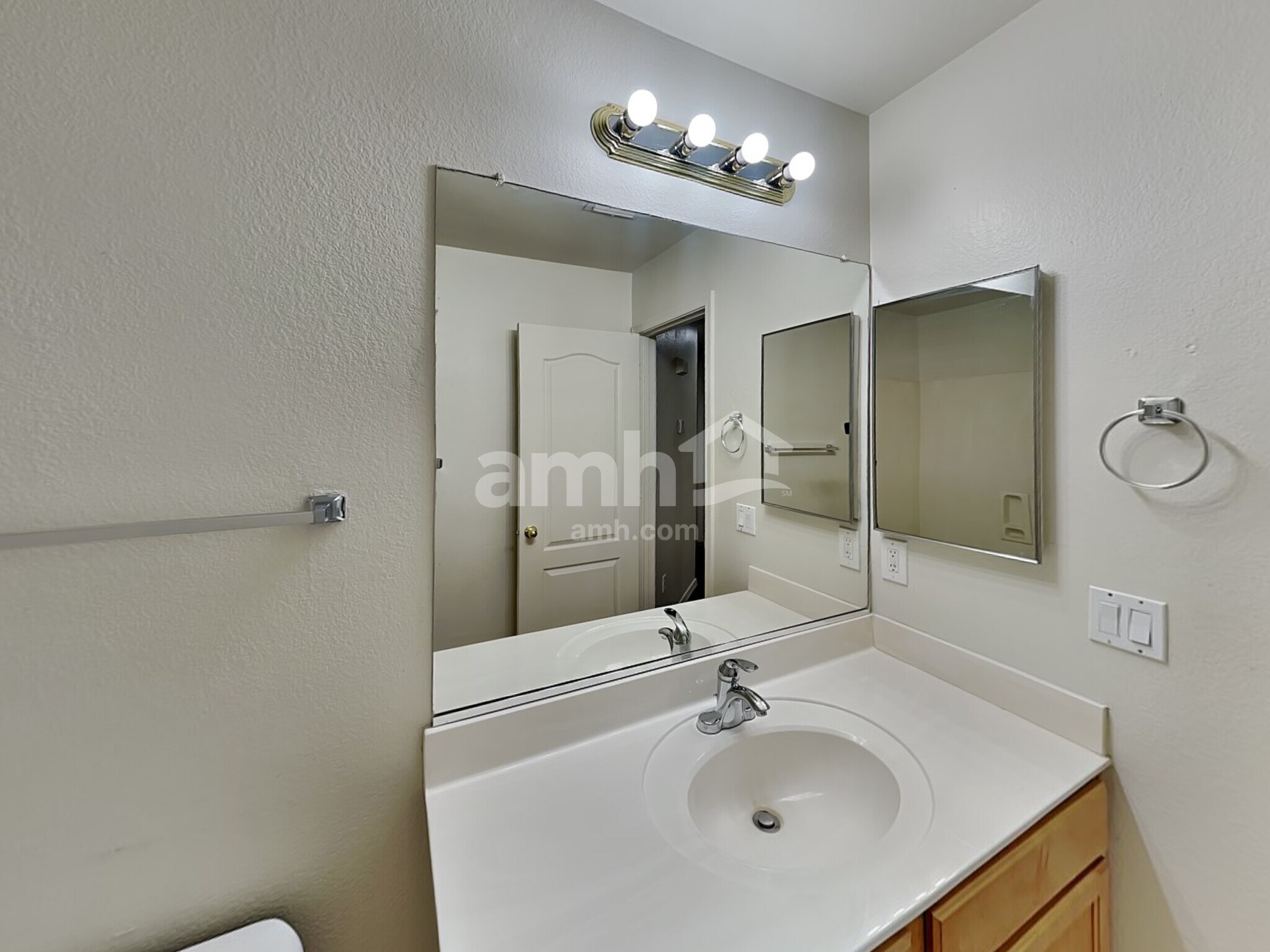 Building Photo - 10845 E Wier Ave