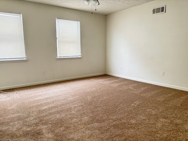 Building Photo - Great Townhouse in Douglasville