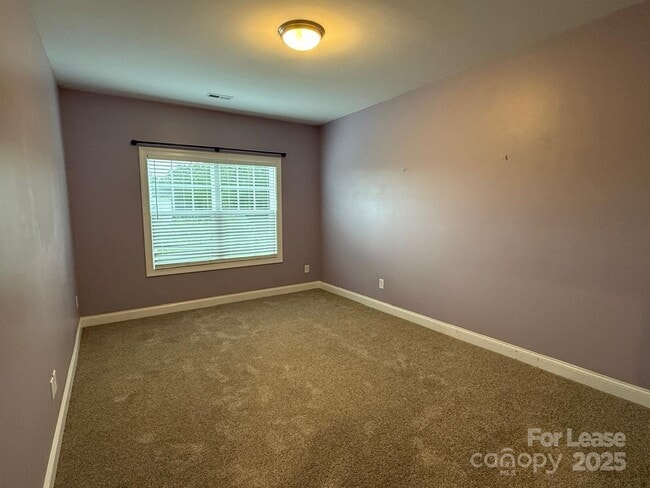 Building Photo - 121 Pine Eagle Dr
