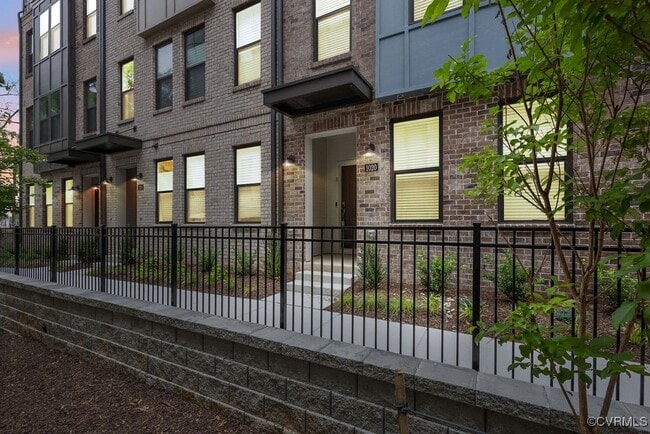 Building Photo - 1020 Bowe St