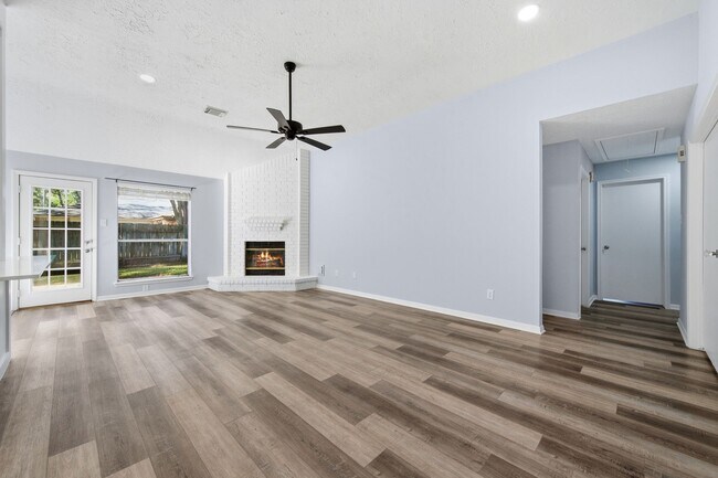 Building Photo - 2835 Twin Knolls Dr