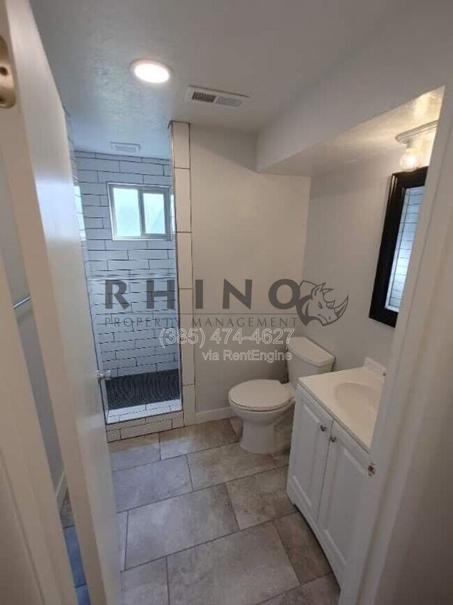 Building Photo - 983 E Dry Gulch Cir