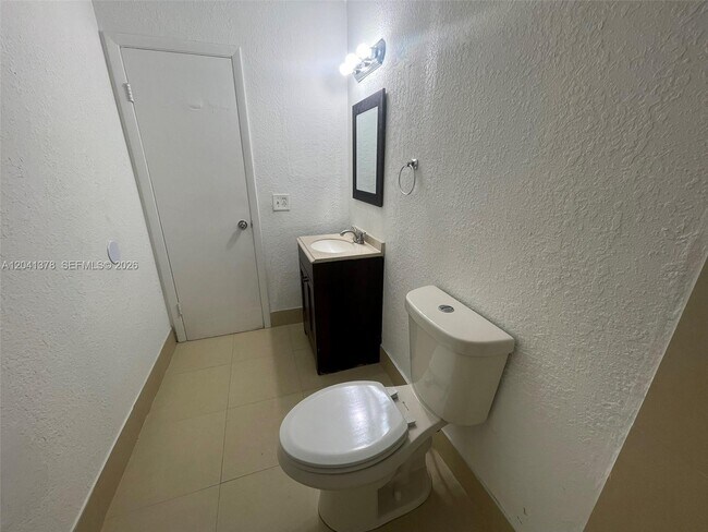 Building Photo - 2580 Coral Springs Dr