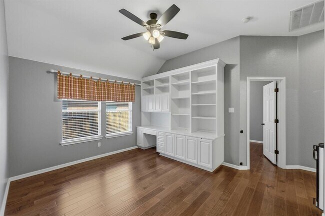 Building Photo - 6213 Mesa Grande Dr