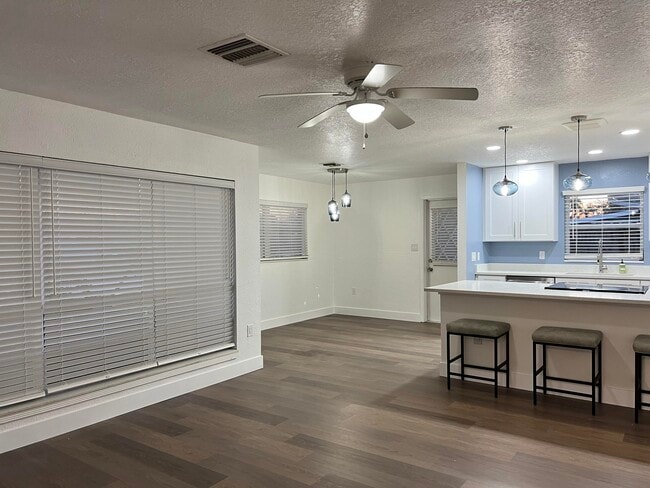 Building Photo - 1934 Wallace Ave