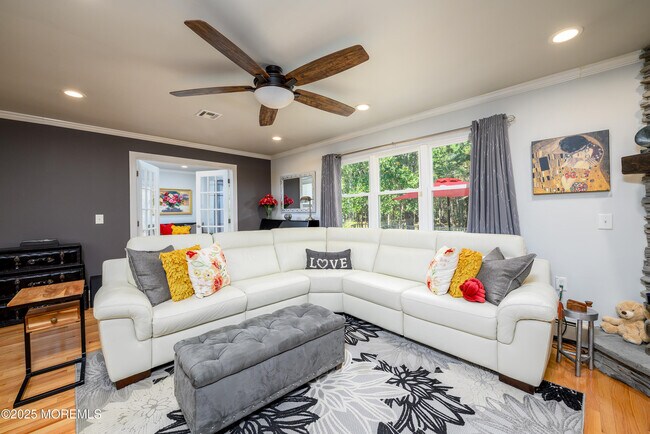 Building Photo - 103 Troumaka St