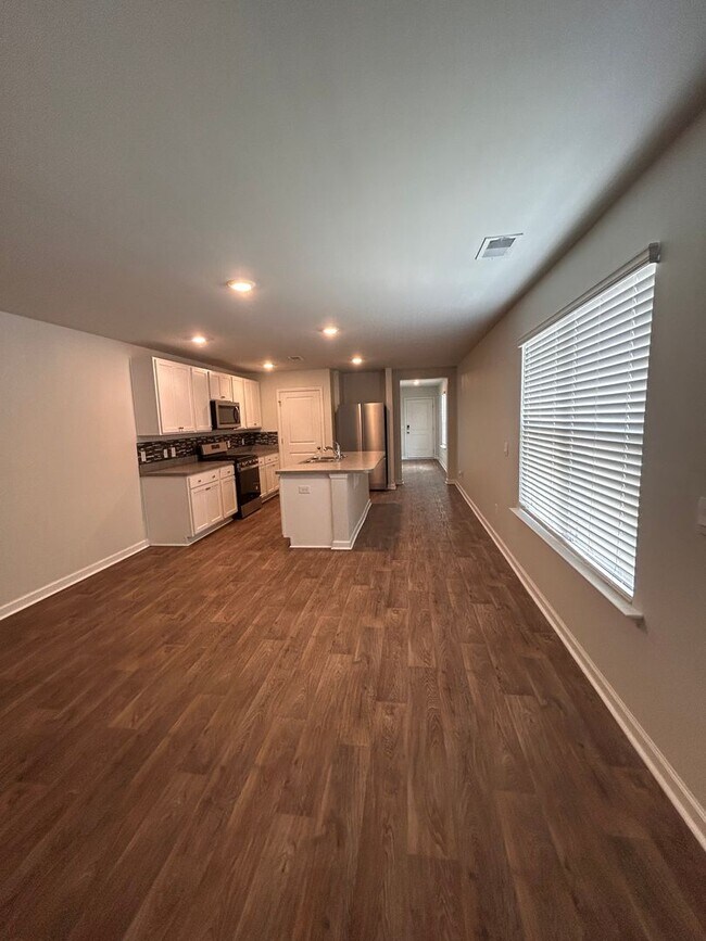 Building Photo - Spacious 3BR/2BA home in the Carnes area!