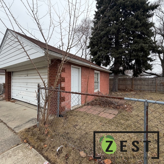 Building Photo - Excellent 3 Bed 1.5 Bath with basement & garage only $1,250/mo!  Open House Friday March 20th 3-3...