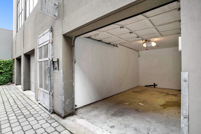 Building Photo - 1 Clarence Pl
