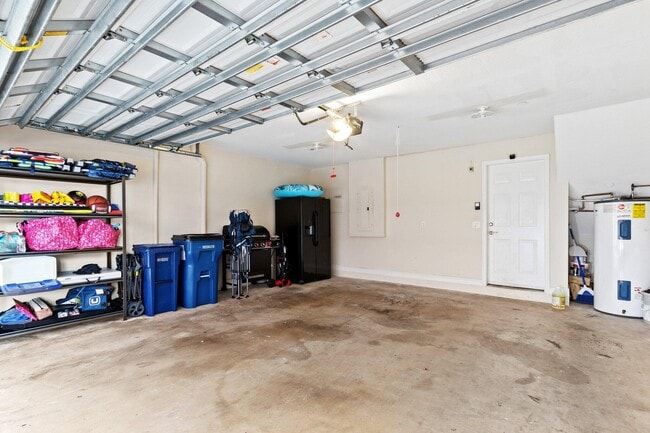 Building Photo - 1033 NE 17th Way