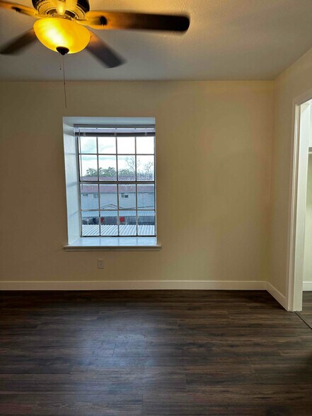 Building Photo - 170 De Chantle Rd