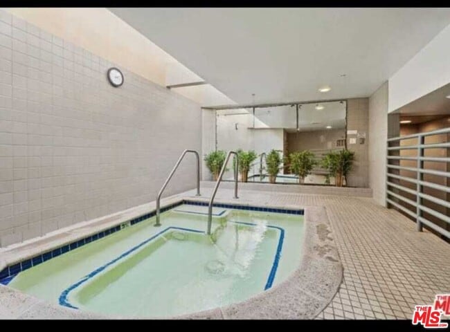 Building Photo - 4337 Marina City Dr