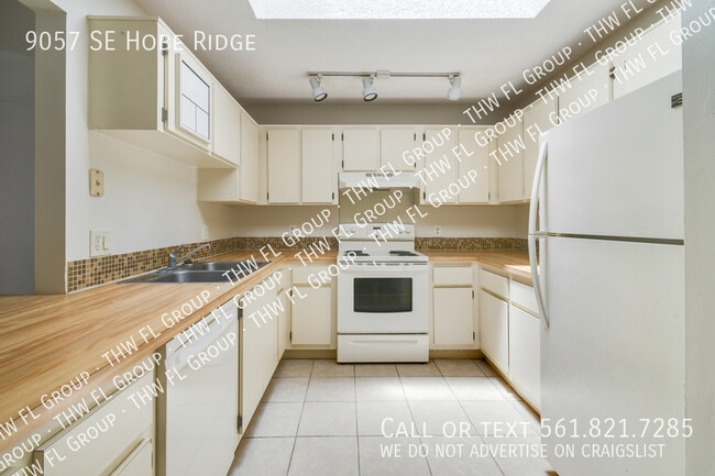 Building Photo - 9057 SE Hobe Ridge Ave