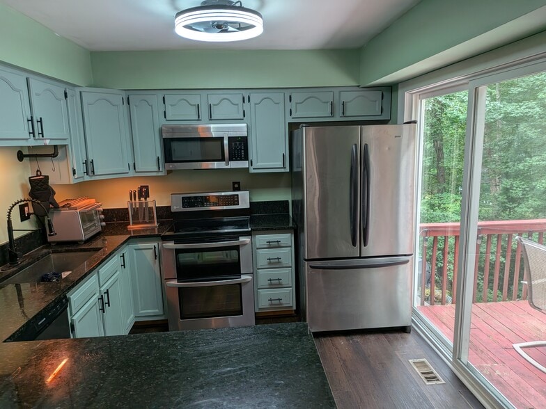 Building Photo - 3613 Brookeside Dr
