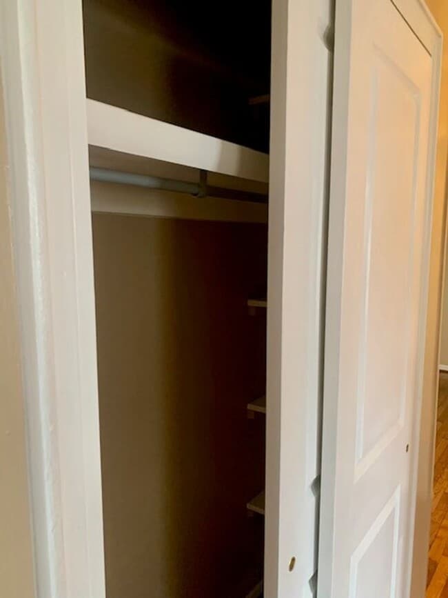 Building Photo - 2 Bedroom 1 Bath Townhome in Sunset Hills