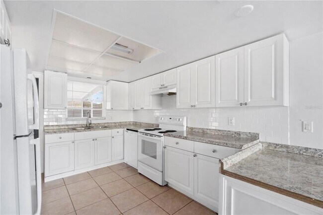 Building Photo - 621 Ashberry Ln