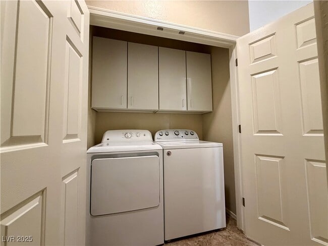 Building Photo - 6071 Saddle Horse Ave