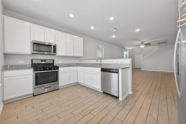 Building Photo - 25527 Valverdant Ct