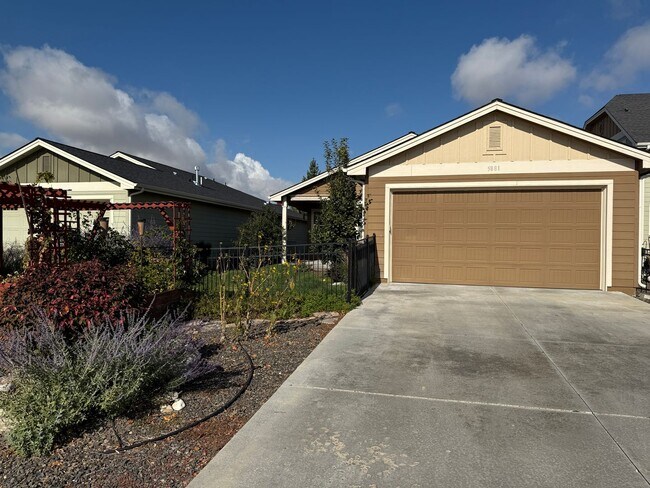 Building Photo - Beautiful Home in Avimor!