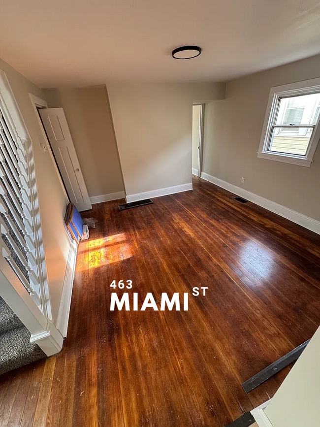 Building Photo - 463 Miami St