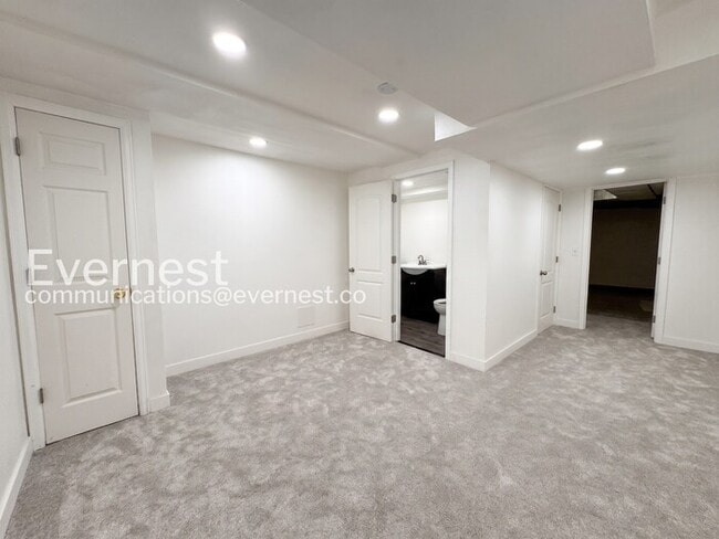 Building Photo - 3 Bed/2.5 Bath Townhome with Fenced Yard / Available Now!