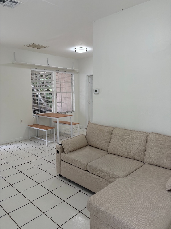 Building Photo - 3147 Mary St