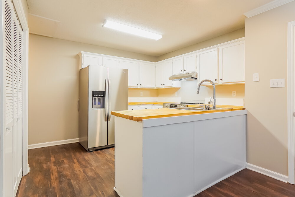 Building Photo - 215 Dolphin Ct