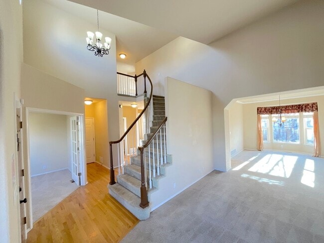 Building Photo - 5 Bedroom Home Available Near Rangewood Dr & Vickers Dr!