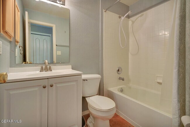 Building Photo - 1417 Plaza Verde Dr