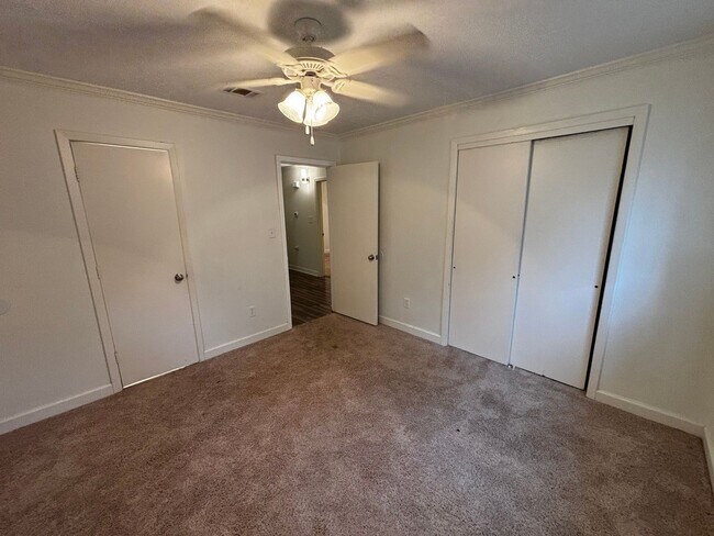 Building Photo - 536 Sardis St
