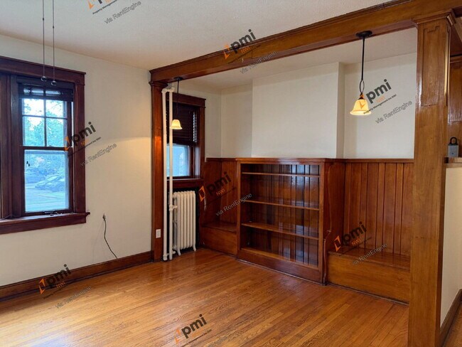 Building Photo - 710 Perry St