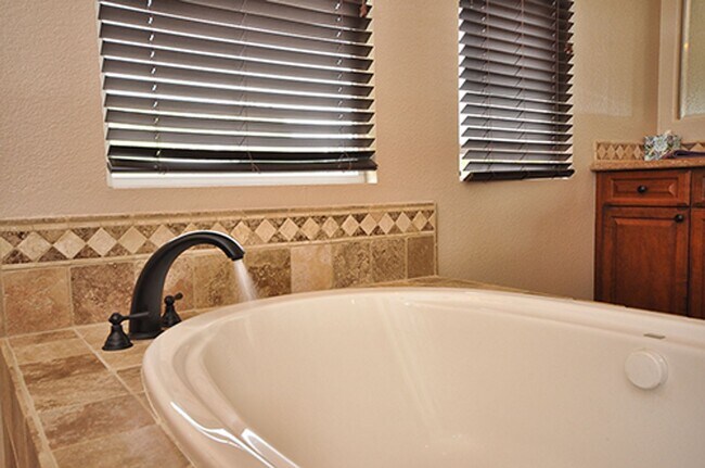 Building Photo - Simply Gorgeous 4+ BR Home with many Amenities!!!