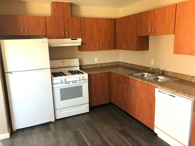 Building Photo - 5008 Sierra Madre Dr