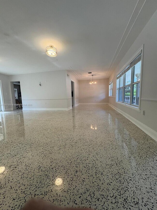 Building Photo - 4800 University Dr
