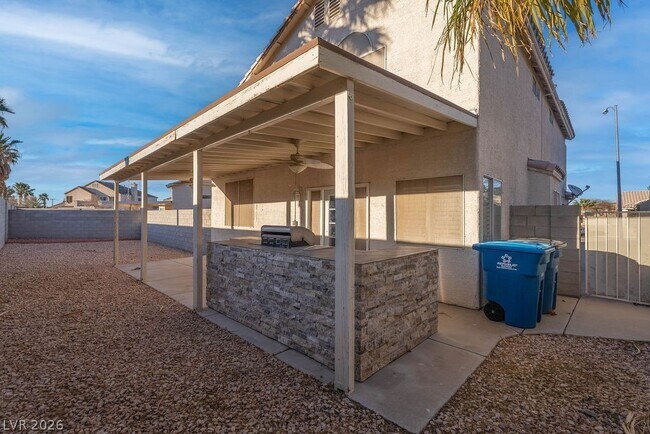 Building Photo - 879 Cozy Valley St